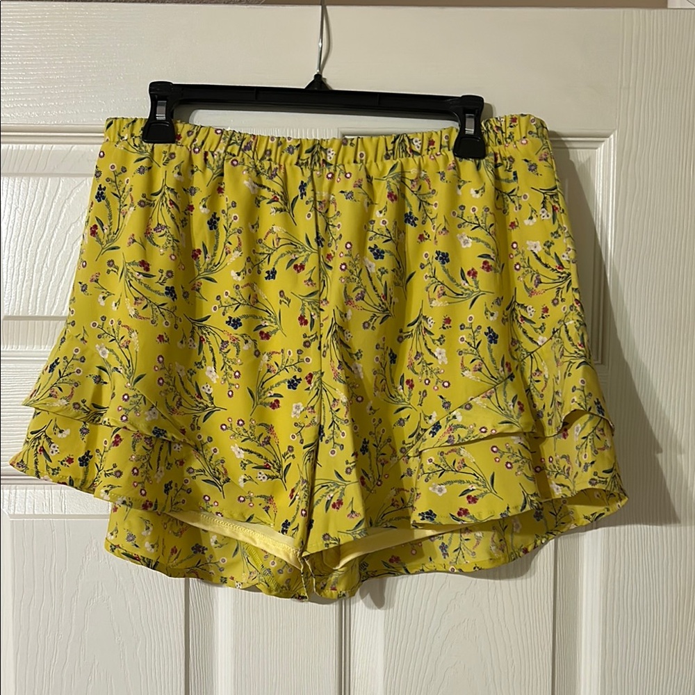 Peach Love Floral Shorts - Picture 3 of 7